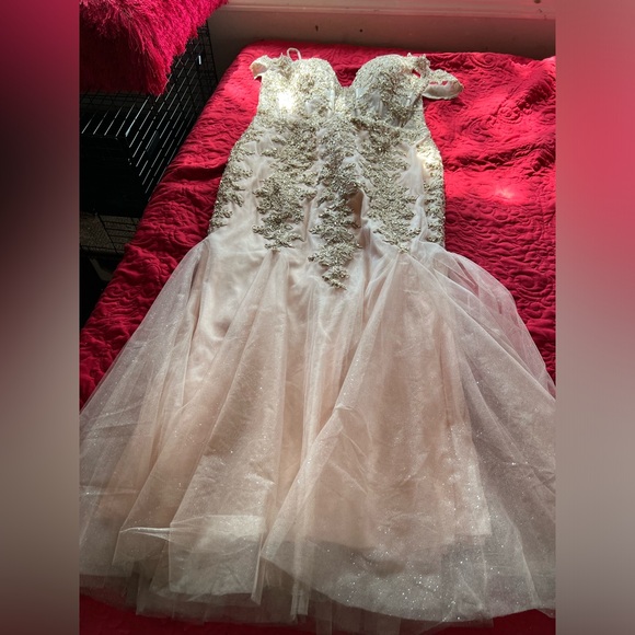 Beautiful elegant rose gold dress . Used only once - Picture 4 of 7